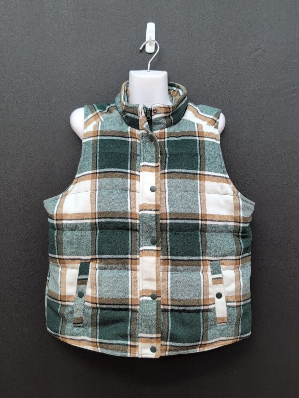 Maurices Women's Plaid Puffer Vest Size Large Green Brown White NWT
